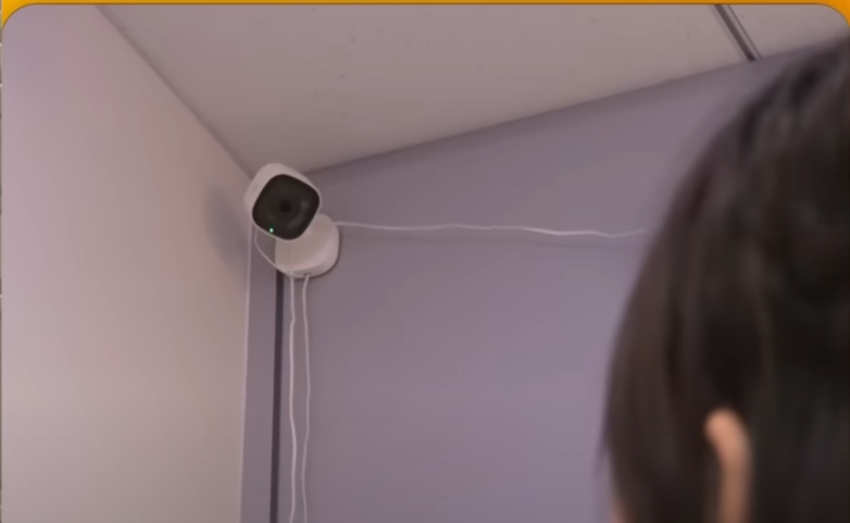 外から部屋の中が見える？防犯カメラの落とし穴とは